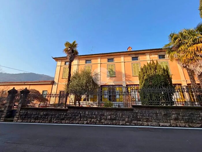 Casa con 10 locali in vendita in Via Solarolo, Villongo