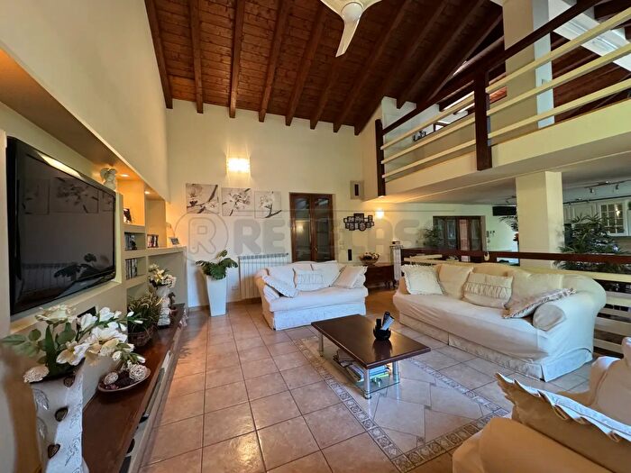 Casa con 5 locali in vendita in Via Carelli, Crespiatica