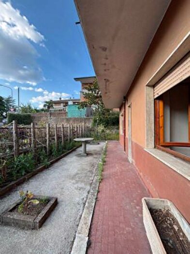 Appartamento trilocale in vendita in Via Mantes La Jolie, Bagnoregio