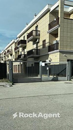 Appartamento trilocale in vendita in Via Manfredonia, Foggia