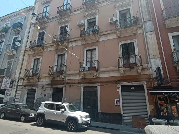 Appartamento con 6 locali in vendita in Via Calì, Catania