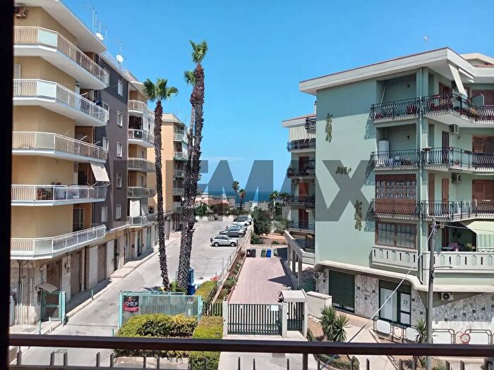 Appartamento con 7 locali in vendita in Via Francesco Accolla, Siracusa
