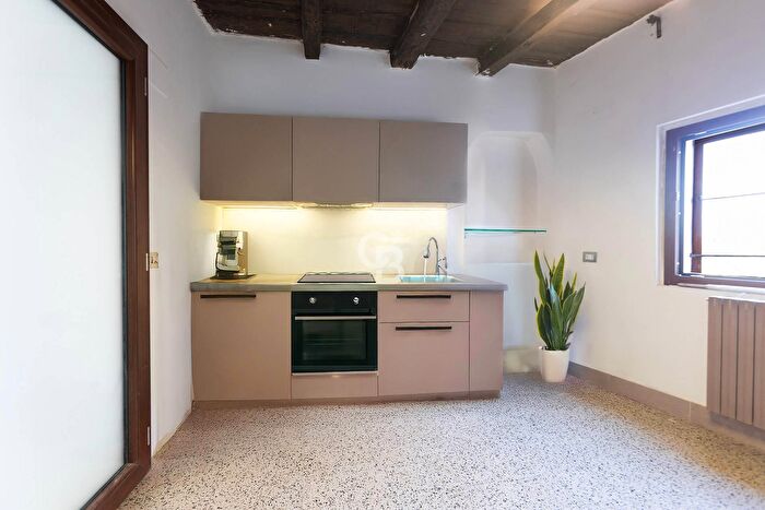 Appartamento bilocale in vendita in Via Zuccari, Viterbo