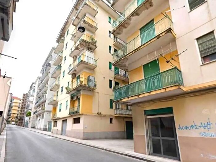 Appartamento trilocale in vendita in Via Mario Fabio, Salerno