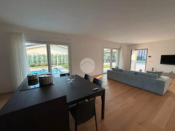 Casa quadrilocale in vendita in Via S Francesco dAssisi, Manerba Del Garda