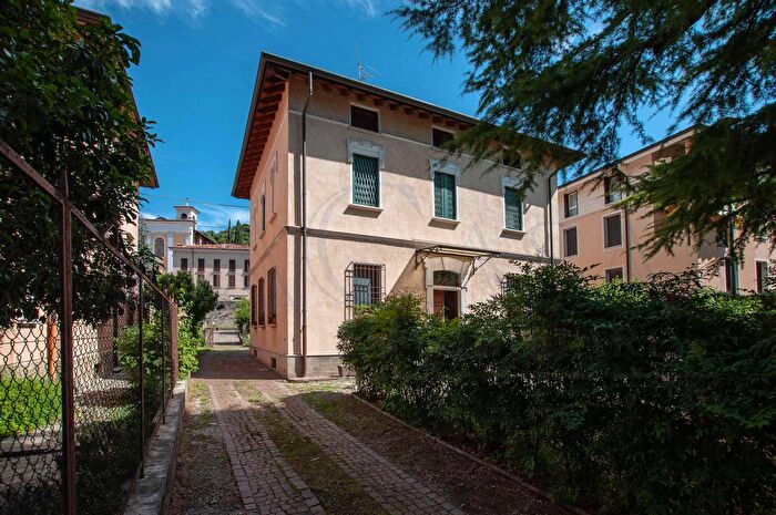 Casa con 10 locali in vendita in Viale Venezia, Brescia