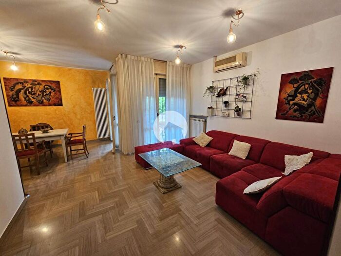 Appartamento con 5 locali in affitto in via Giovanni Giolitti, Centro, Bagnolo in Piano