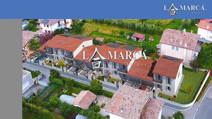 Casa con 6 locali in vendita in Romano DEzzelino