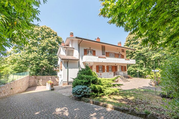 Casa con 9 locali in vendita in Via delle Cerquette, Ariccia