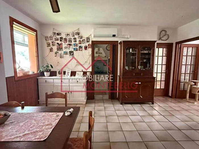 Appartamento quadrilocale in vendita in Sterpi, Camaiore