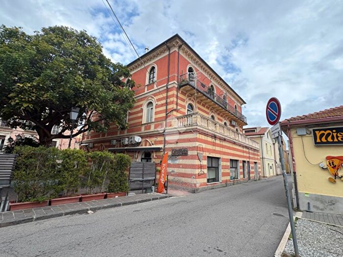 Appartamento con 5 locali in vendita in Via Progresso, Catanzaro