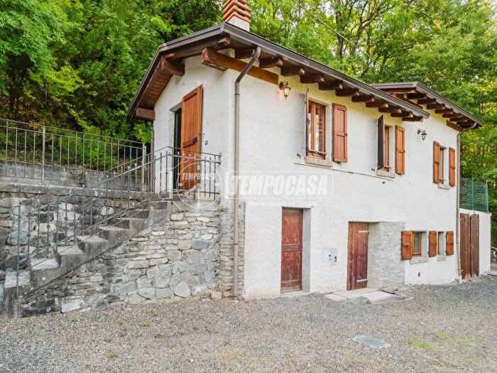 Casa trilocale in vendita in Via Fondovalle, Berceto