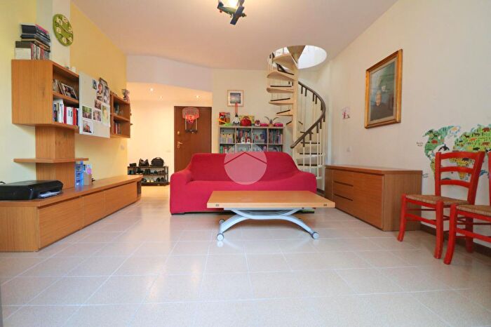 Appartamento trilocale in vendita in Via del Gerolo, Rho