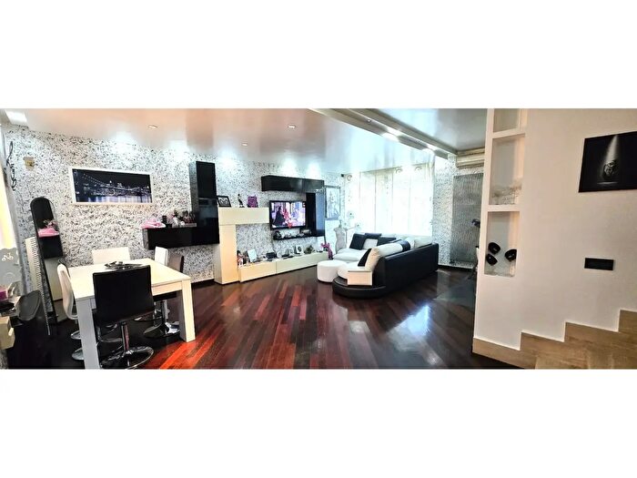 Casa quadrilocale in vendita in Viale di Castel Porziano, Roma