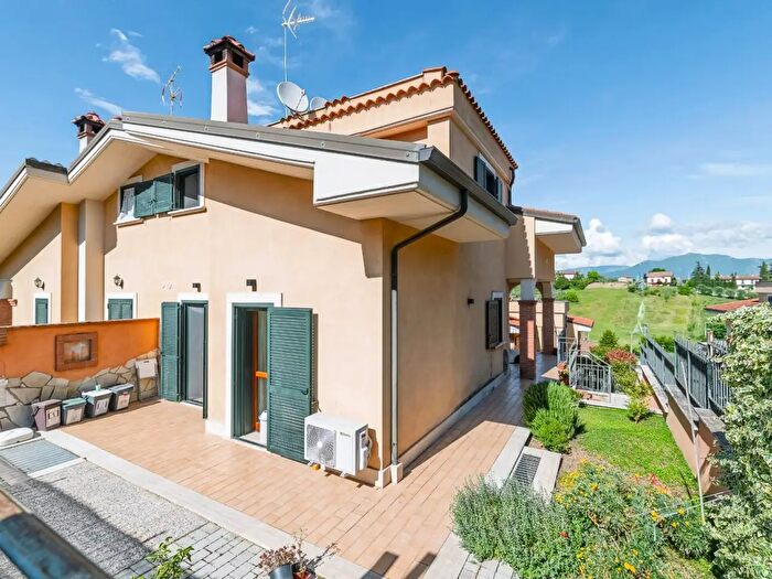 Casa quadrilocale in vendita in Via Tagliamento, Mentana