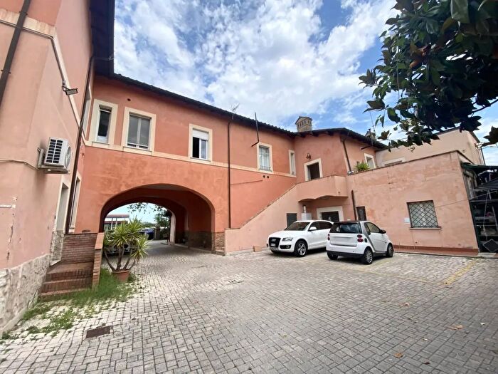 Appartamento trilocale in vendita in Via Salaria, Monterotondo