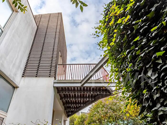 Appartamento trilocale in vendita in Via Michele Pericle Negrotto, Milano