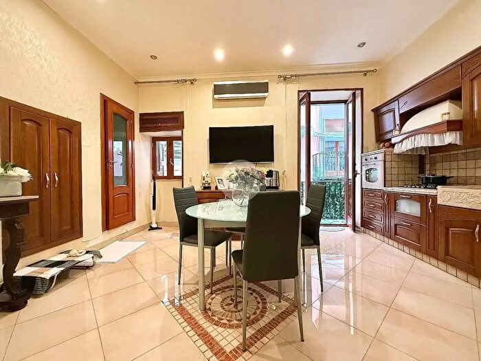 Appartamento trilocale in vendita in Vico Soccorso, Napoli