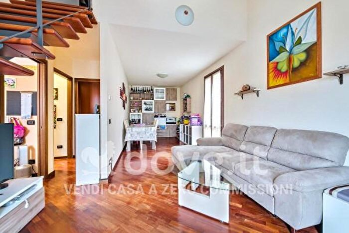 Appartamento con 5 locali in vendita in Via Mario Fiore, Povegliano