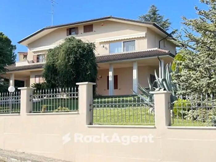 Casa con 6 locali in vendita in Via Fontanelle, Tortoreto