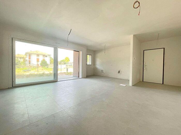 Appartamento bilocale in vendita in Via Parini, Lomazzo