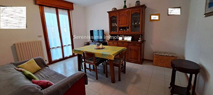 Appartamento con 6 locali in vendita in Vallefoglia