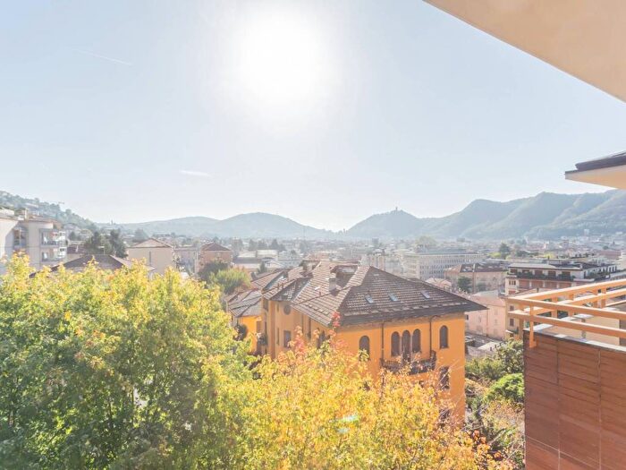 Appartamento trilocale in affitto in Largo Mario Radice, Valduce Crispi, Como