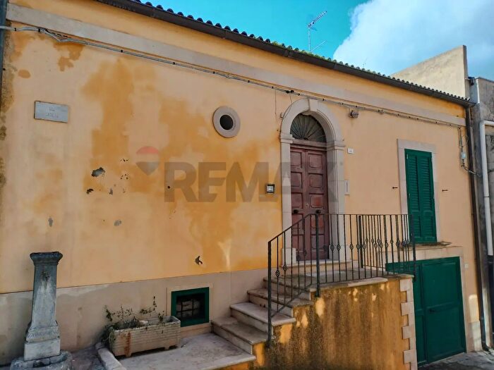 Casa con 6 locali in vendita in Via Gioeni, Chiaramonte Gulfi