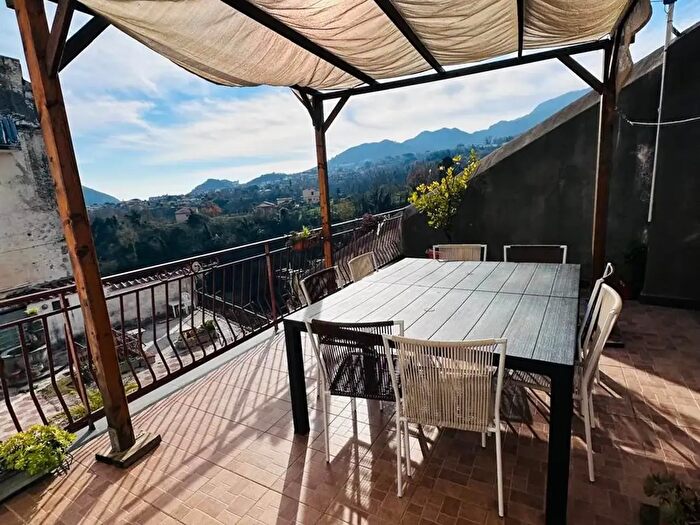 Appartamento con 8 locali in vendita in Cava De Tirreni