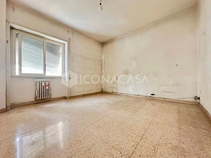 Appartamento trilocale in vendita in Via Domenico Fontana, Napoli