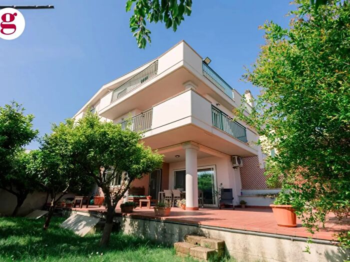 Casa con 7 locali in vendita in Via Don Romeo Rucci, Vasto