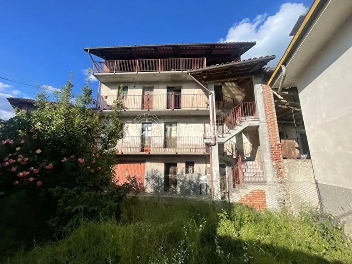 Casa con 6 locali in vendita in Via Bairo Via Principe Tommaso, Bairo