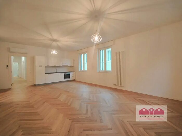 Appartamento quadrilocale in vendita in Piazza del Castello, Vicenza