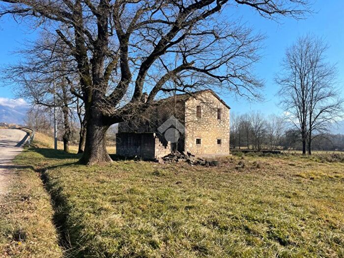 Casa quadrilocale in vendita in Via Sode, Atina
