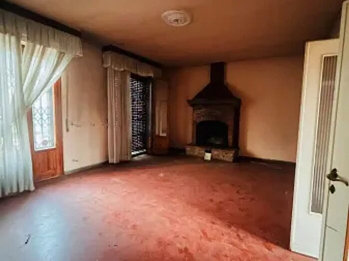 Casa con 6 locali in vendita in Scandicci