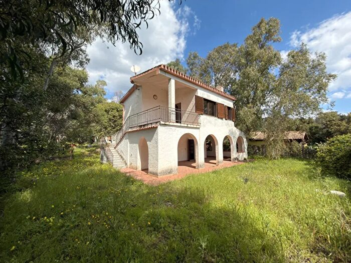 Casa con 6 locali in vendita in Viale Lucca, Pula