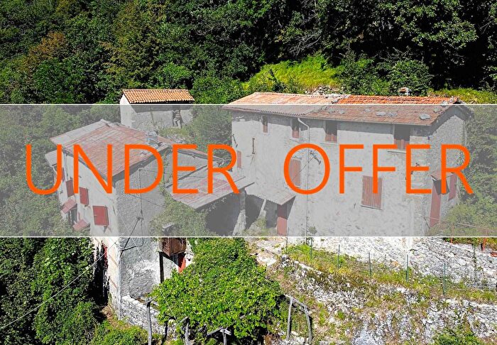 Casa con 12 locali in vendita in Fabbriche di Vergemoli