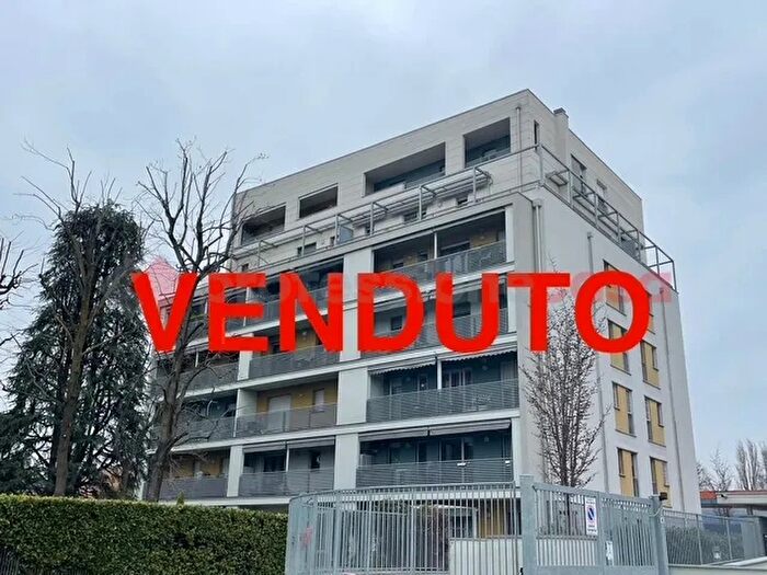 Appartamento trilocale in vendita in Piazza Falcone, Cesano Boscone