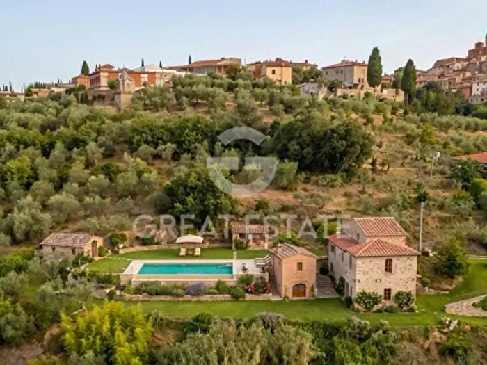 Casa con 6 locali in vendita in Via San Martino, Sinalunga