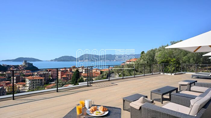 Appartamento con 5 locali in vendita in Via Giacomo Matteotti, Lerici