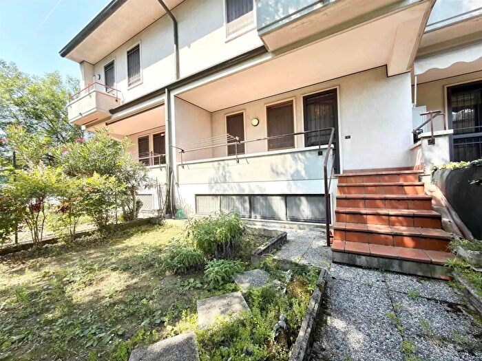 Casa con 8 locali in vendita in Vicenza