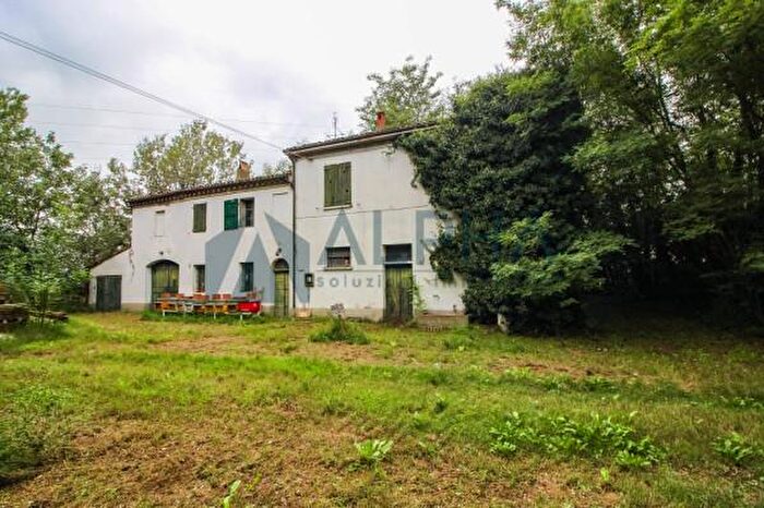 Casa con 6 locali in vendita in Via Navicella, Forli