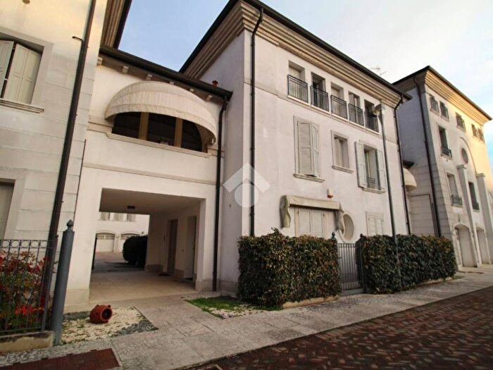 Appartamento bilocale in affitto in Viale San Zonta, Centro, Suzzara