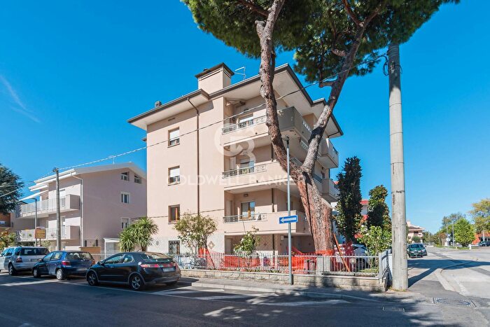 Appartamento con 6 locali in vendita in Viale Vado Ligure, Riccione