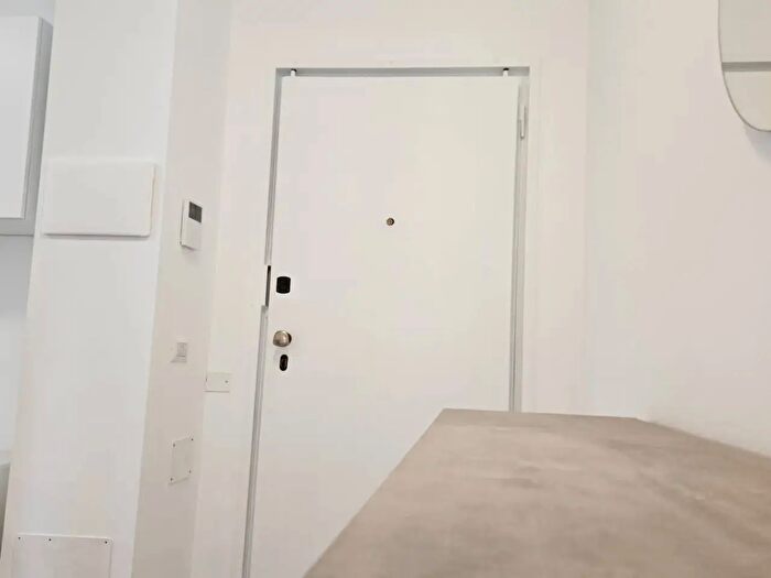 Appartamento trilocale in affitto in Via Antonio Pianella, Milano