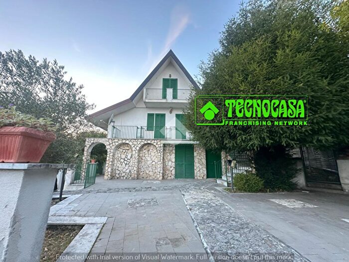 Casa con 7 locali in vendita in Via Castello, Mercogliano