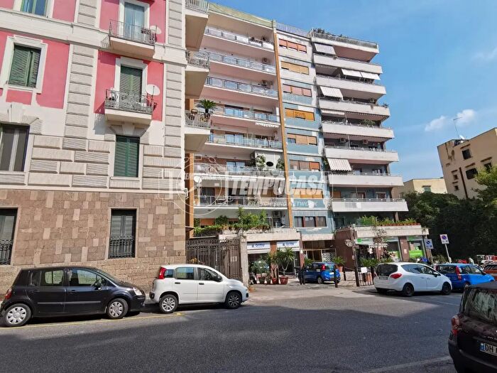 Appartamento trilocale in vendita in Via Battistello Caracciolo, Napoli