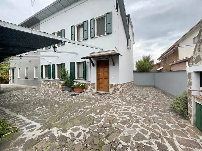 Casa trilocale in vendita in Borgo Virgilio