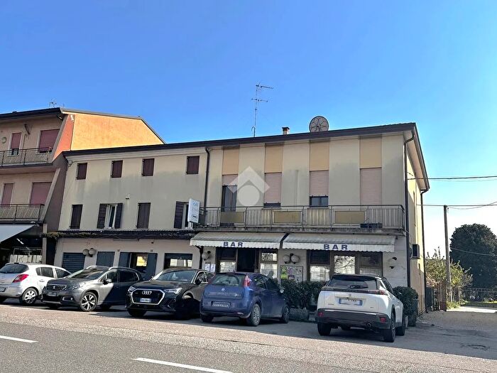 Appartamento con 12 locali in vendita in Via Moniego, Noale