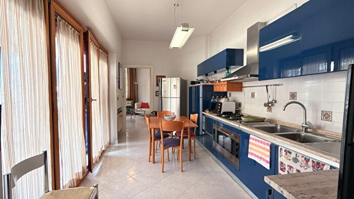 Appartamento trilocale in vendita in Via Grotta Santa, Siracusa